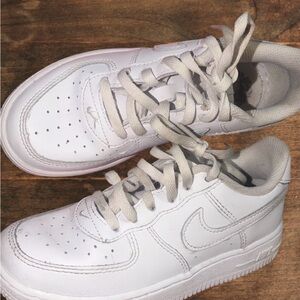 Nike White Leather Low Top Sneakers - White